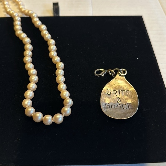 NWT pearl faux necklace with Grits & Grace saying in front removable charm w box - Picture 5 of 8